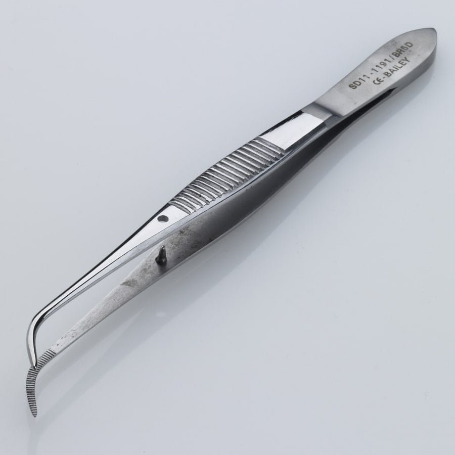 Iris-Dissecting-Forceps-Curved-Serrated-11.5cm-Product-Image-min